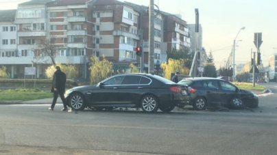 Accident în intersecție