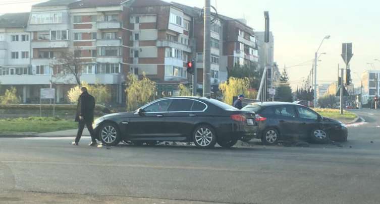 Accident în intersecție