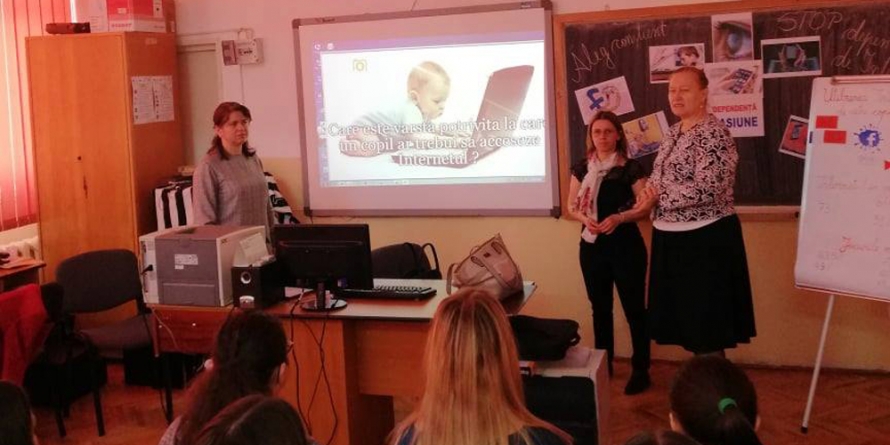 „Aleg conștient. Stop dependenței de internet!”, spun elevii de la Școala „Vasile Alecsandri”