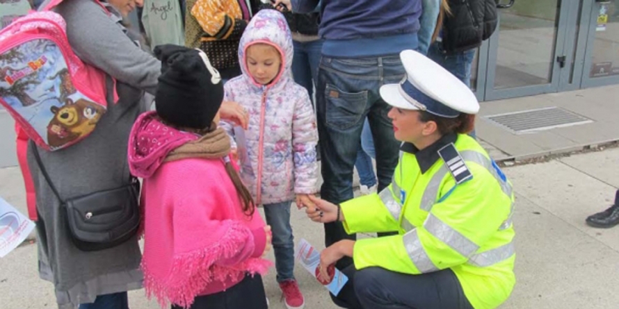 Micii poeţi, poliţişti pentru o zi: Concurs pentru elevii maramureșeni cu ocazia Zilei Poliției Române