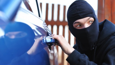 Borșa: Un autovehicul și un scuter au fost furate din garajul unui imobil