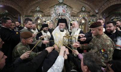 Primirea Sfintei Lumini la Catedrala Episcopală (GALERIE FOTO)