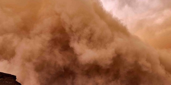 Praful saharian care a ajuns în România are o concentrație mai redusă de particule