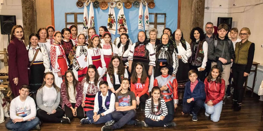 Duelul generațiilor disputat la o ”Șezătoare la muzeu”