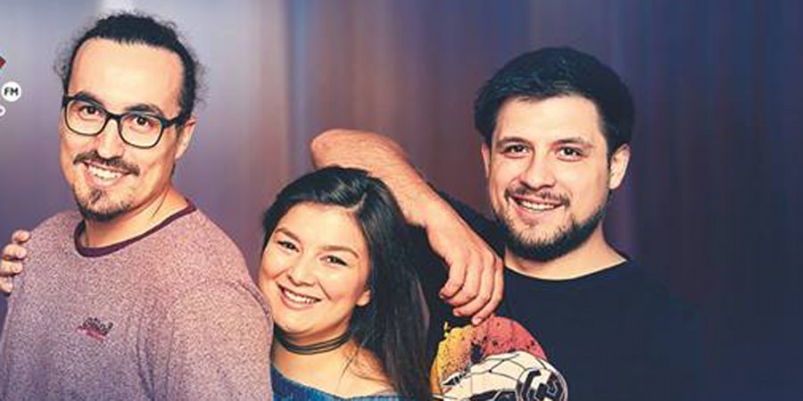 Joi cu party și stand up comedy