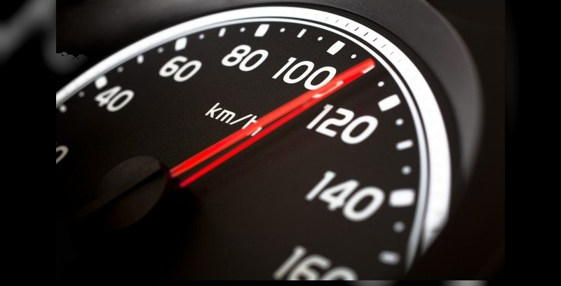 Mai mult de trei permise suspendate zilnic pentru depășirea cu mai mult de 50km/h a vitezei maxime admise