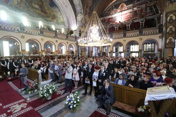 Festivitate de absolvire la catedrală (GALERIE FOTO)