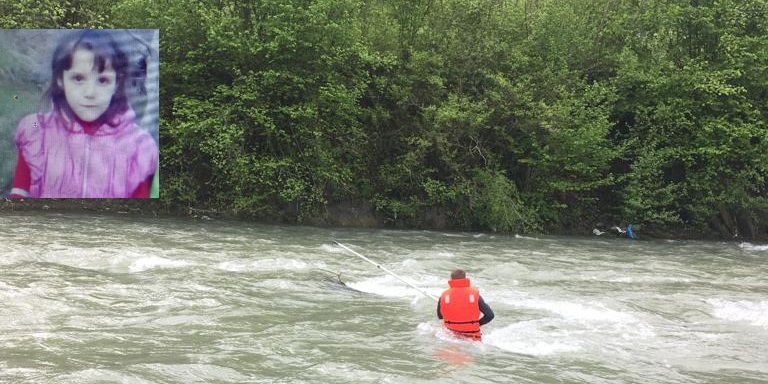 Fetiţa dispărută încă nu a fost găsită, ci numai tricoul cu care era îmbrăcată