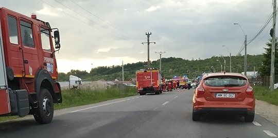 Nerăbdarea tinereţii:  a ciocnit maşina din faţă, rezultând doi răniţi