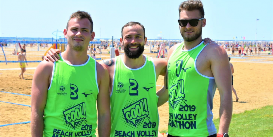 Trei băimăreni „inadaptați” participă de azi la cel mai mare turneu de volei pe plajă din Europa