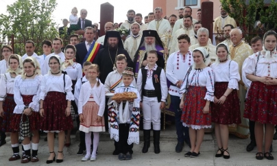 A fost târnosită biserica din Oarţa de Jos (GALERIE FOTO)