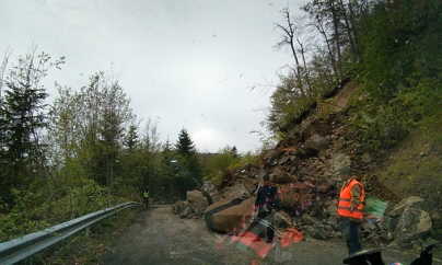 Dacă mai cad bolovani pe carosabil în Pasul Rotunda, drumul va fi închis