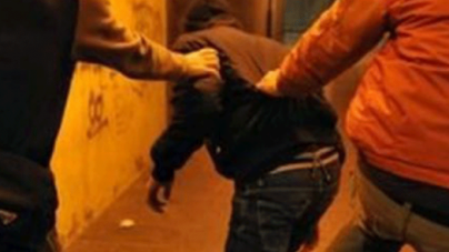 L-au invitat la un grătar și-o bere, dar l-au tratat cu  o agresiune și o tâlhărie