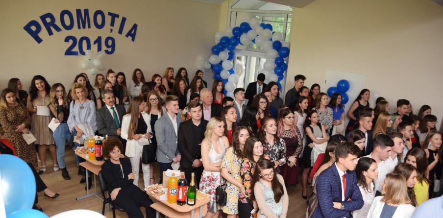 Absolvenții de liceu au scăpat de ore, dar vor intra în febra examenului de bacalaureat