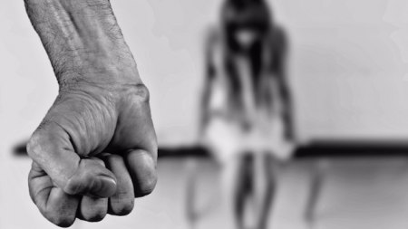 Soţii agresivi ies la iveală odată cu ordine de protecție provizorii