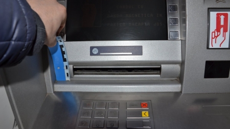 ATM-uri și societăți comerciale verificate de polițiști