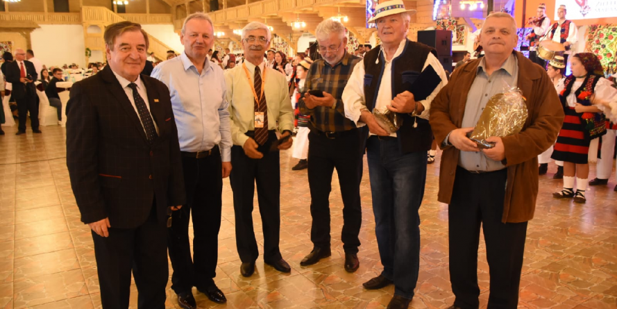 Zeci de oameni au primit distincția ”Cinstea Maramureșului”