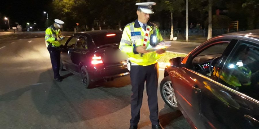 Numeroase infracțiuni rutiere constatate în weekend; Bărbați băuți sau fără permis s-au aflat la volan