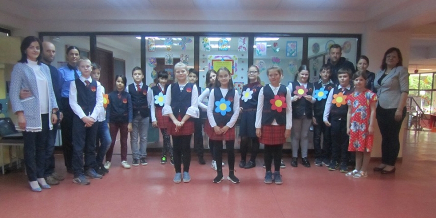 „Vitralii florale” – o expoziție a elevilor de la „Avram Iancu”