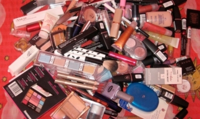 A dat de bucluc din pricina unor cosmeticale contrafăcute