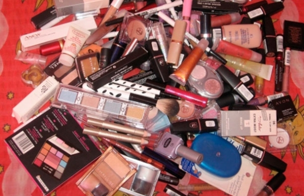 A dat de bucluc din pricina unor cosmeticale contrafăcute