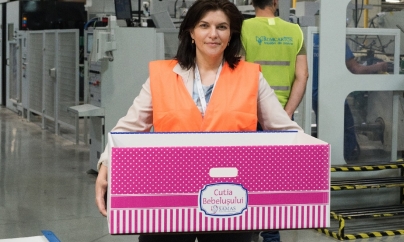 Trei mame cu dificultăți materiale care nasc în 1 iunie, la maternitatea Baia Mare, vor primi gratuit ”cutia bebelușului”