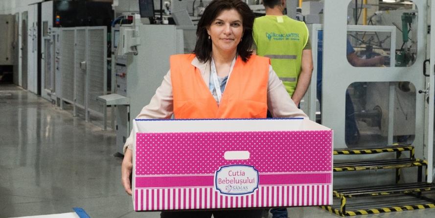 Trei mame cu dificultăți materiale care nasc în 1 iunie, la maternitatea Baia Mare, vor primi gratuit ”cutia bebelușului”