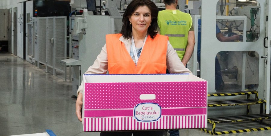 Trei mame cu dificultăți materiale care nasc în 1 iunie, la maternitatea Baia Mare, vor primi gratuit ”cutia bebelușului”