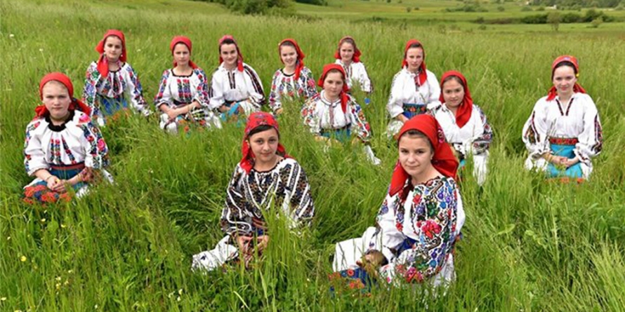 Expoziția de fotografie “România în straie tradiționale”