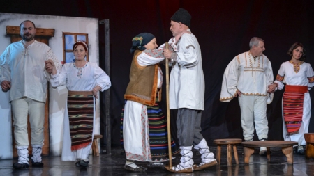 Poftiți la teatru!