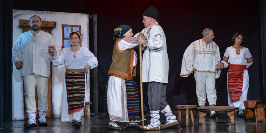“Fata babei și fata moșneagului” la Teatrul de Păpuși