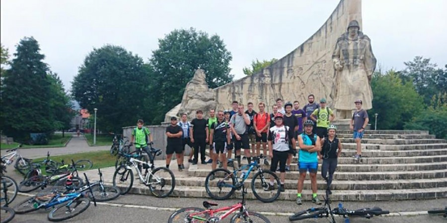 “Hai cu noi, cu bicicleta, la o tură pă sate!”