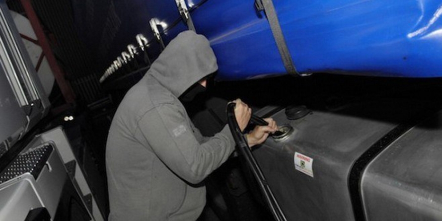 Hoț de motorină, livrat polițiștilor gata prins de un  băimărean cu spirit civic