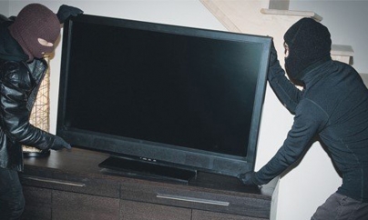 Cinci tineri  hoți, prinși și cercetați pentru furt calificat