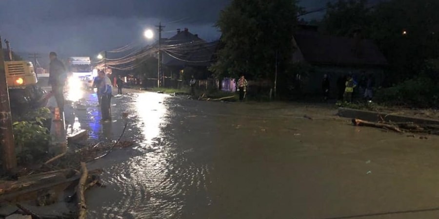 30 de gospodării inundate în Vișeu de Sus (GALERIE FOTO)