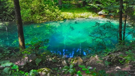 În perioada verii: Lacul Albastru din Baia-Sprie atrage ca un magnet turiștii