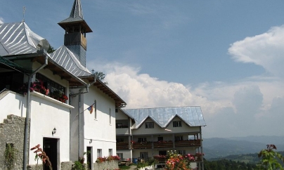 Hram la mănăstirea din Petrova