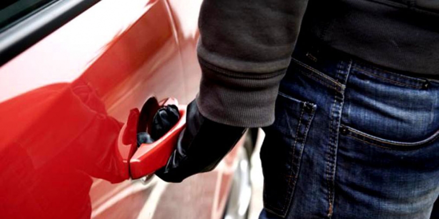 Baia Mare: Un tânăr a furat o mașină și s-a deplasat cu ea prin oraș fără a avea permis de conducere