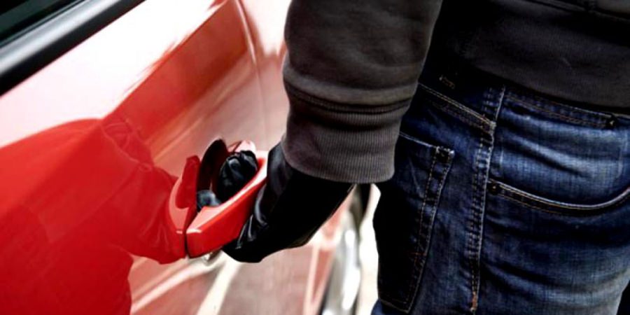 Baia Mare: Un tânăr a furat o mașină și s-a deplasat cu ea prin oraș fără a avea permis de conducere