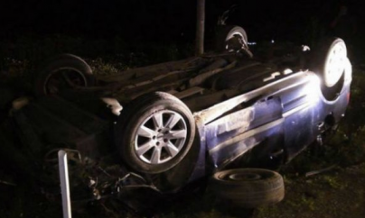 O maşină răsturnată şi o pasageră internată la spital