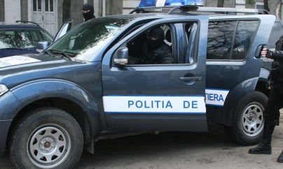 Percheziții la domiciliul unor traficanți de țigări din Maramureș