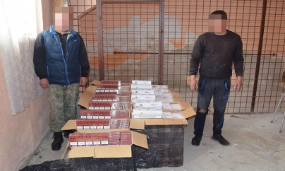 Serialul contrabanda: baxuri de țigări cărate în cârcă, împușcături la graniță și doi inși prinși