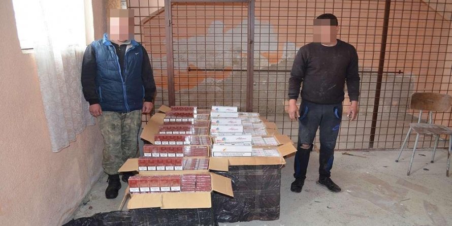 Serialul contrabanda: baxuri de țigări cărate în cârcă, împușcături la graniță și doi inși prinși