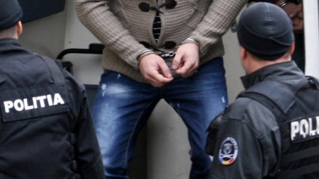 Un hoț urmărit național s-a aciuat la o stână de oi de lângă Şomcuta Mare