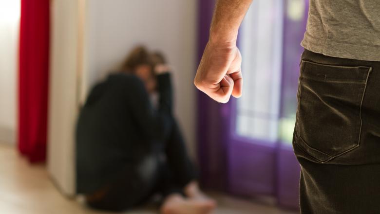 Soț agresiv, pus pe tușă pentru cinci zile