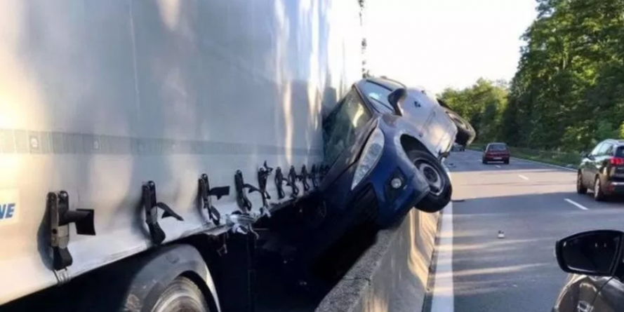 Când e să ai zile: scapi cu viață și din ”unghiul mort”