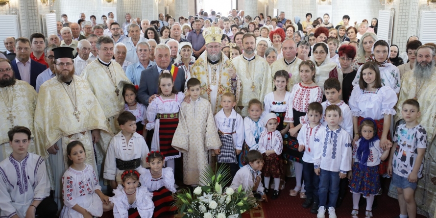 Hramul bisericii „Înălţarea Domnului” din Tărgu Lăpuş (GALERIE FOTO)