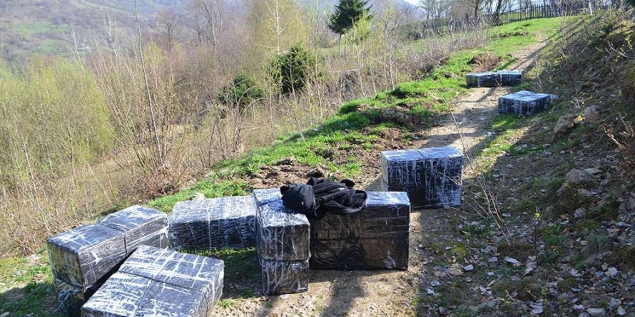 De două ori mai multe țigări abandonate, decât cele găsite în două mașini