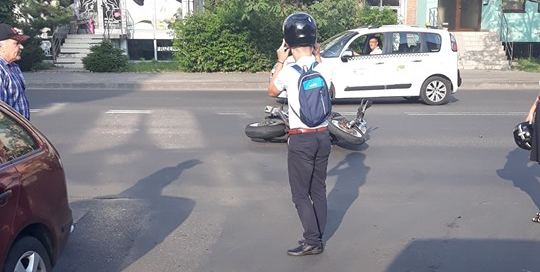 A început ziua, a apărut primul accident