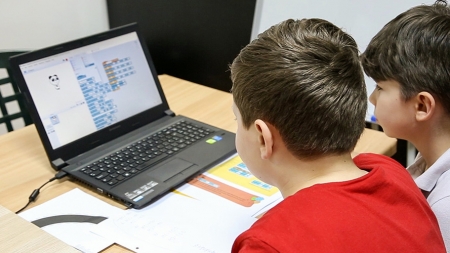 Tabără de informatică pentru copii